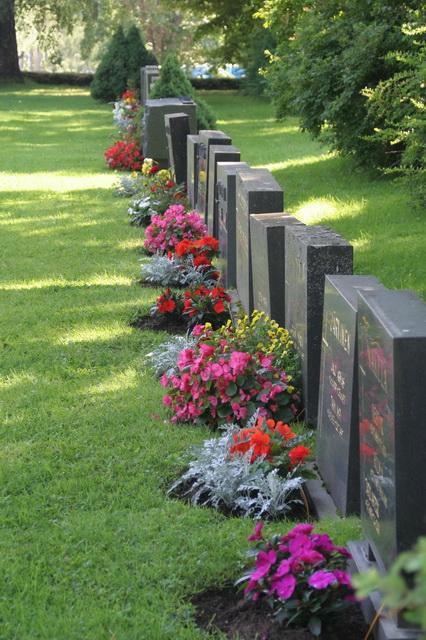 Temető a hollolai templom kertjében