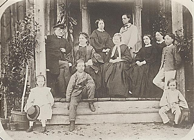 A Runeberg család 1863-ban, Alfred Ottelin fotója (Kép: runeberg.net)